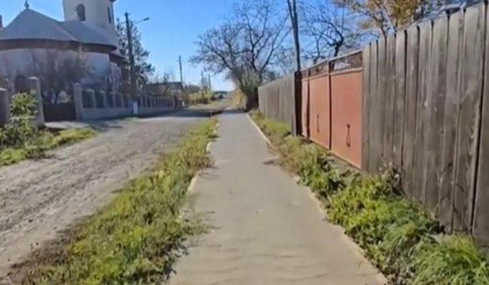 O comună se laudă cu piste pentru biciclete, dar nu are drumuri asfaltate