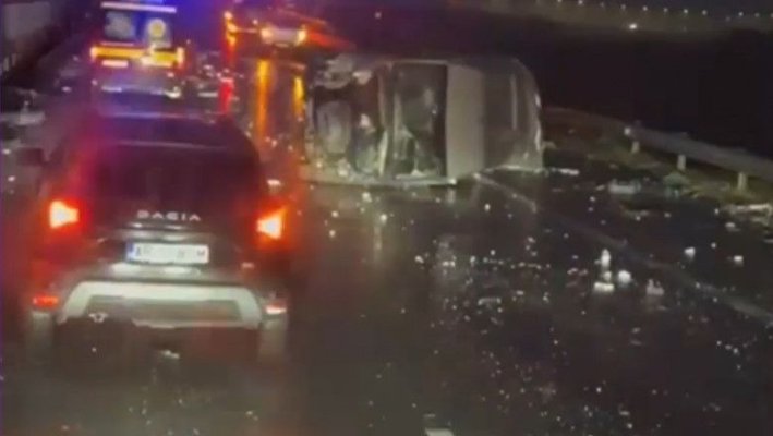 Accident grav între un camion și un microbuz pe autostrada A1