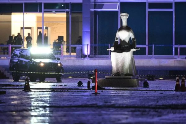 Un bărbat a explodat în faţa Curţii Supreme din Brazilia după ce a încercat să pătrundă cu bombe