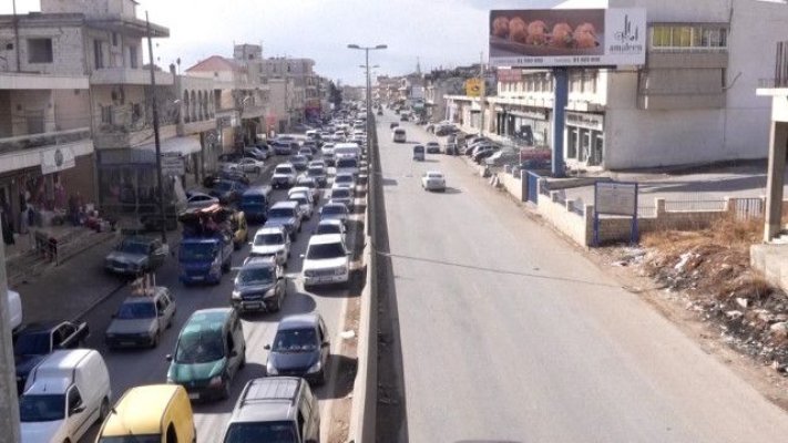 Cozi uriaşe de maşini pe autostrada principală spre Beirut, după armistiţiul dintre Israel şi Hezbollah