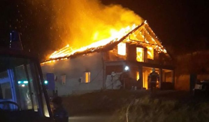 O bătrână de 85 de ani a pierdut tot ce avea într-un incendiu, în prag de sărbători