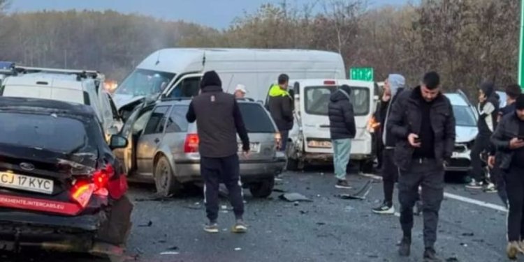Accident în lanț pe A3: 12 mașini și 26 de persoane implicate, activat Planul Roșu. Video