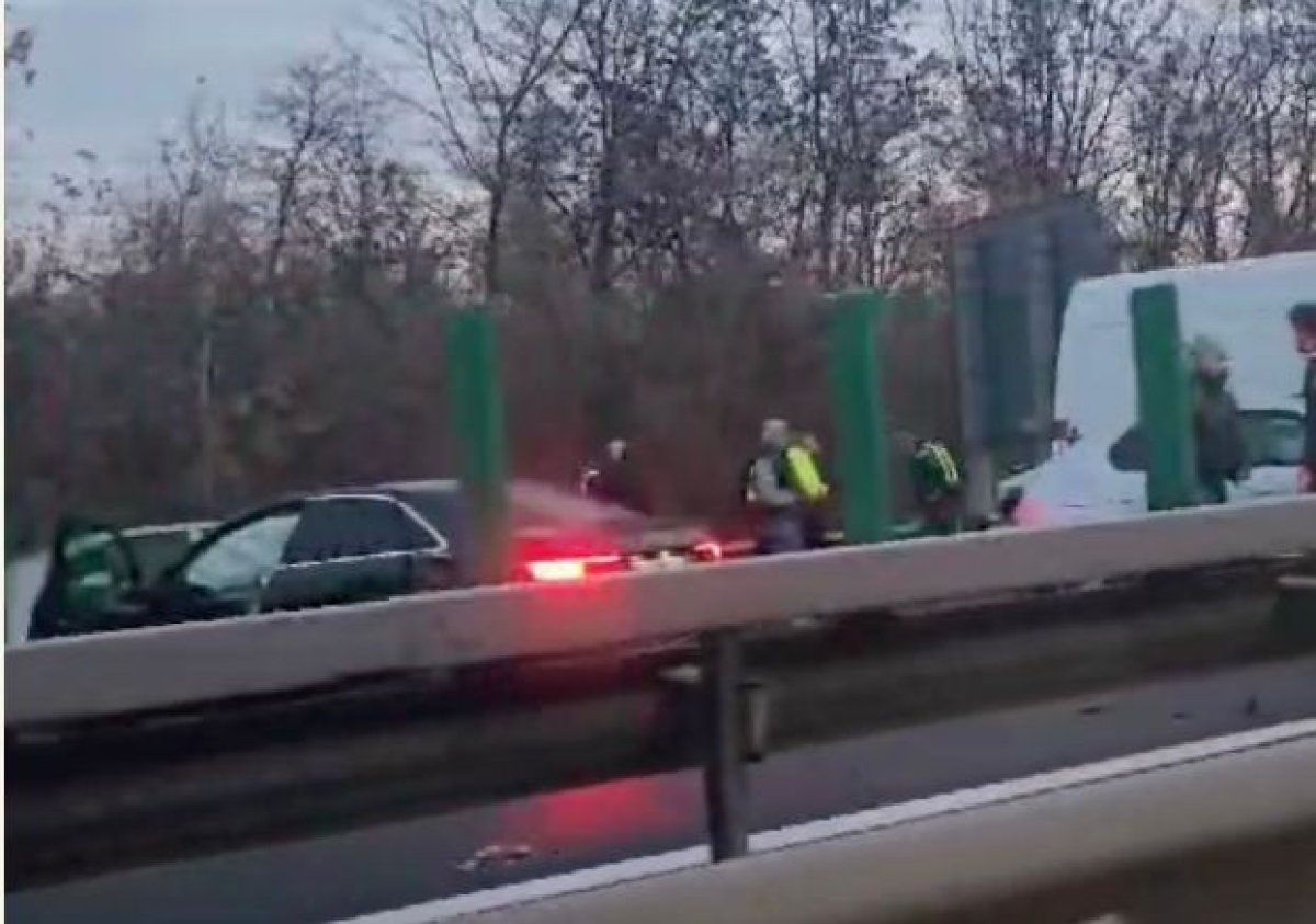 Accident in lant pe A3: 12 masini si 26 de persoane implicate, activat Planul Rosu. Video