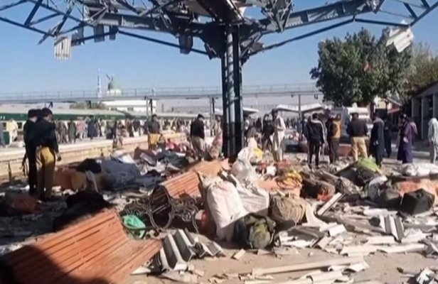 Atentat cu bombă la o stație de tren: Zeci de persoane au murit și mai multe sunt în stare critică. Video