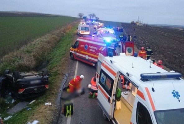 Doi cursanți și instructorul, între cei morți în carnagiul din Suceava; erau în mașina de școală. Video