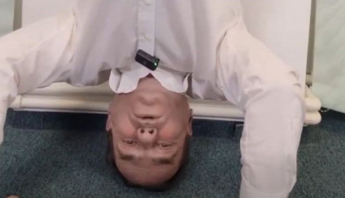 Ce face Ludovic Orban pentru câteva voturi?! Stă în cap și se dă în spectacol! Video