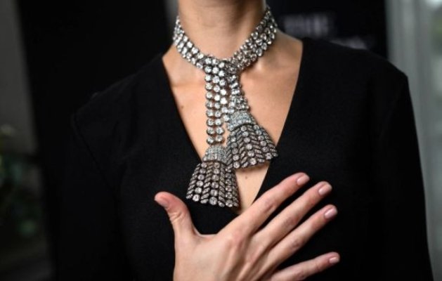 Colierul cu diamante al reginei Maria Antoaneta, vândut la un preț exorbitant