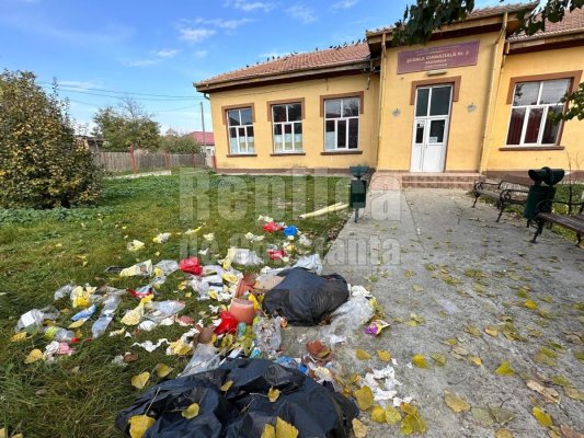 Cum arată școala din satul Răzoarele, comuna Oltina, la două luni de când au început cursurile! Video