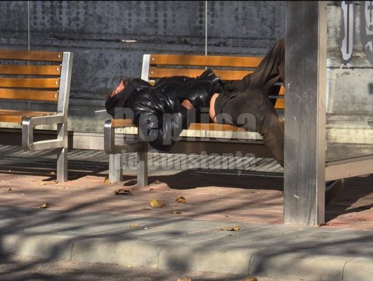 Un bărbat care a stârnit panică în stația de autobuz a fost depistat cu droguri asupra sa