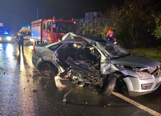 Plan Roșu de Intervenție, pe DN 6: Un microbuz cu 19 pasageri a intrat în coliziune cu un autoturism