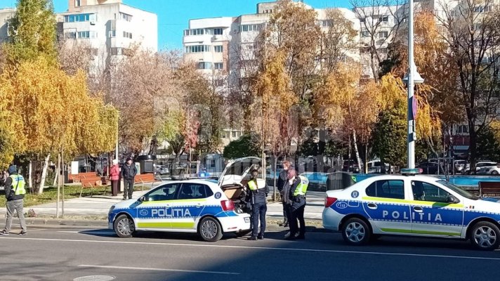 Un pieton a fost lovit de o mașină care circula pe banda destinată autobuzului, pe bulevardul Tomis. Video