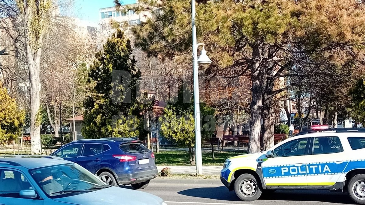 Un pieton a fost lovit de o masina care circula pe banda destinata autobuzului, pe bulevardul Tomis. Video