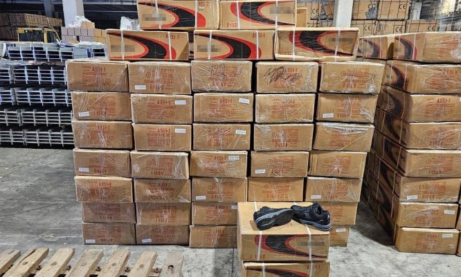 Încălțăminte contrafăcută, în valoare de un milion de euro, descoperită de polițiștii de frontieră. VIDEO!