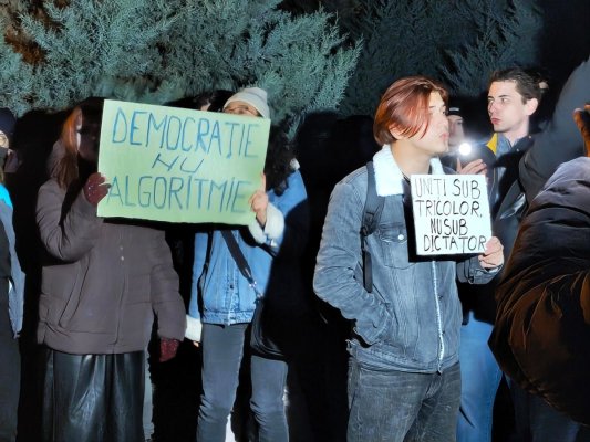 Protest împotriva lui Călin Georgescu în fața Prefecturii din Constanța. Video