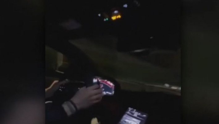Fiul de 16 ani al unui afacerist cunoscut, filmat la volanul unei mașini de lux