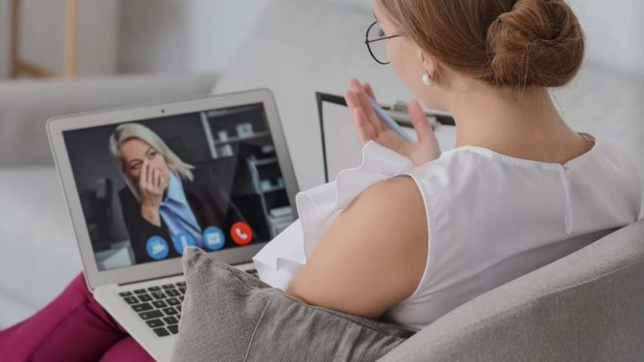 Mai nou, sănătatea mintală se tratează...online! E benefică sau nu telepsihologia?!