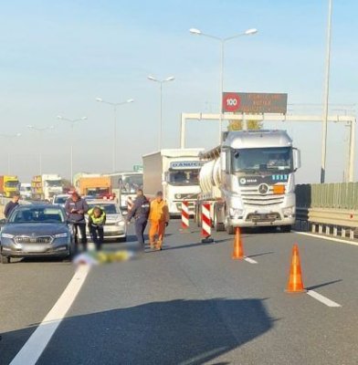 Un bărbat de 40 de ani a fost lovit mortal de un TIR pe autostrada A1