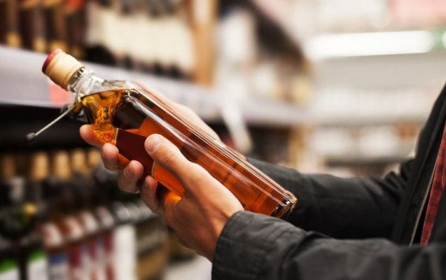 Un operator economic, amendat pentru că a vândut alcool în apropierea secțiilor de votare