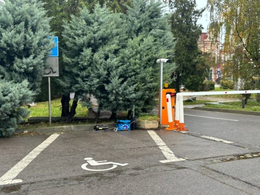 Bagaj suspect în fața Prefecturii Constanța: a intervenit echipa pirotehnică