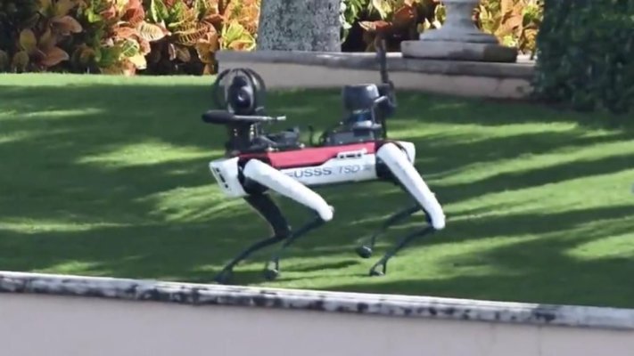 Un câine robot îl păzește pe Donald Trump. Serviciile secrete americane l-au pus să patruleze