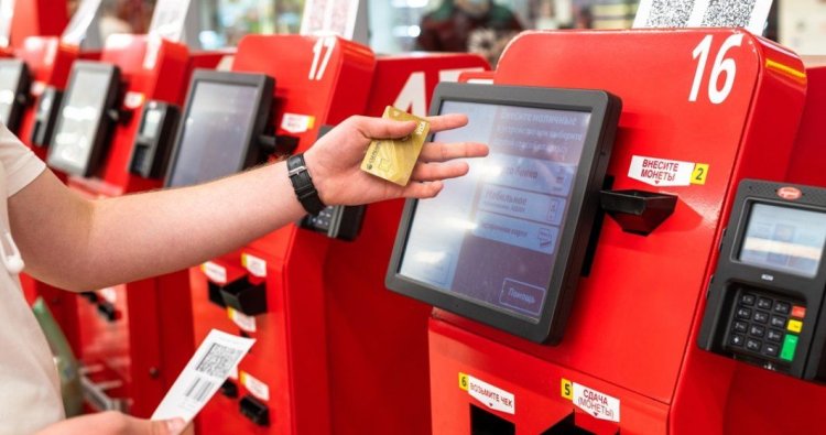 Ce a pățit un bărbat care plătit doar 4 lei pe un televizor, la o casă self scan