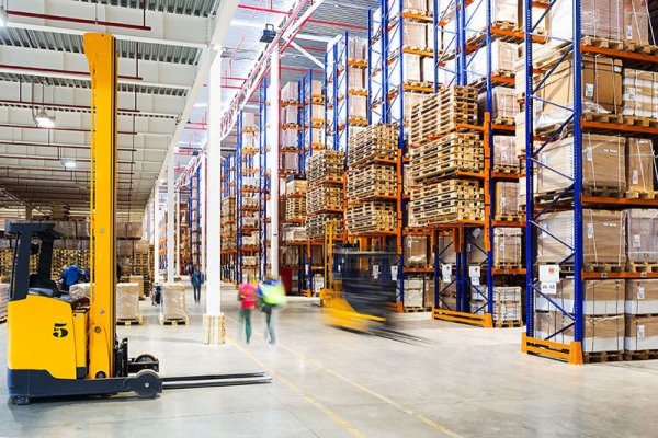Afacerile din comerțul en-gros în scădere ușoară în primele 11 luni