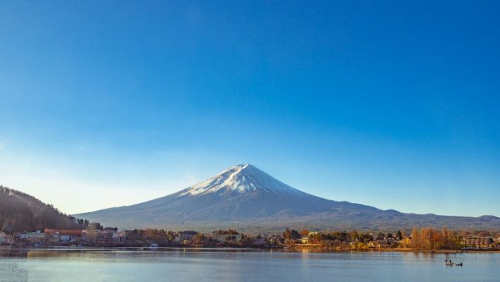 Prima zăpadă pe Muntele Fuji. Niciodată nu a mai nins atât de târziu