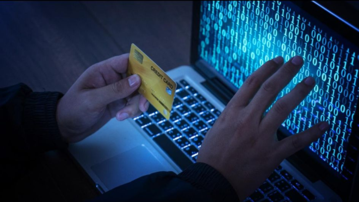 Țeapă de Crăciun. Cum a rămas un bărbat fără 12.000 de euro după ce a primit un SMS