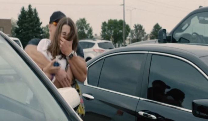 Tânără răpită dintr-un taxi. Trei bărbaţi au blocat maşina şi au luat-o cu forţa 