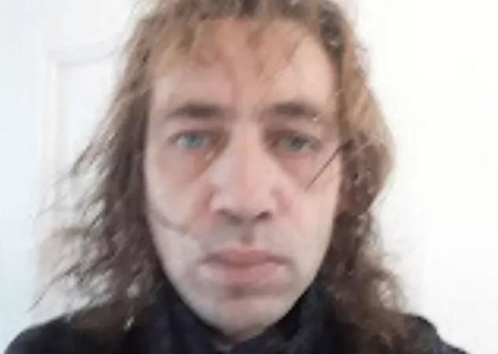 Un maniac care a terorizat cu un cuțit mai multe tinere pe stradă, internat la psihiatrie