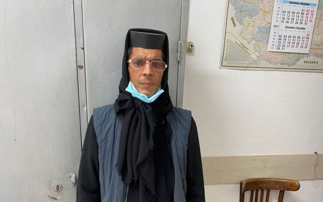 Polițiștii au prins un bărbat care cerea bani, îmbrăcat în haine de măicuță