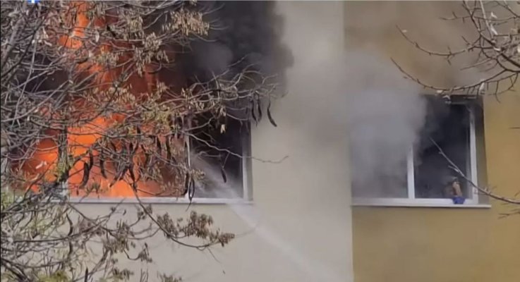 Incendiu puternic într-un bloc din Sectorul 3 al Capitalei. Două persoane au fost evacuate  