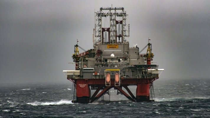 Proiectul Neptun Deep: Platforma care poate fora la mii de metri în mare a ajuns la Constanța. Video