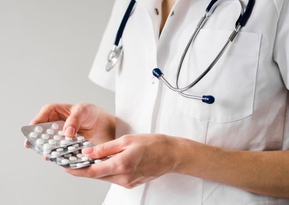 Medicii avertizează: Din ce în ce mai mulţi tineri sunt implicaţi în consumul de substanţe psihoactive