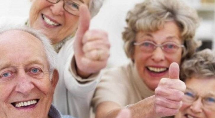 Studiu: Pensionarii care stau pe internet pot scăpa de depresie