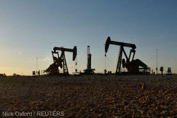 AIE: Piaţa petrolului se va confrunta cu un excedent anul viitor, în urma cererii slabe