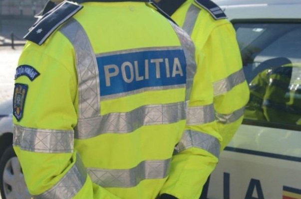 Polițiștii au găsit cadavrul unei femei în casa unui bărbat, acuzat că a băgat în spital o bătrână