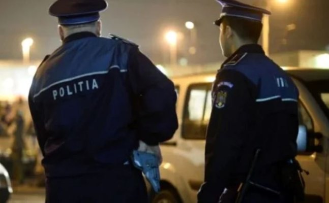 Doi poliţişti, cercetaţi penal după ce au bătut un alt bărbat într-un restaurant