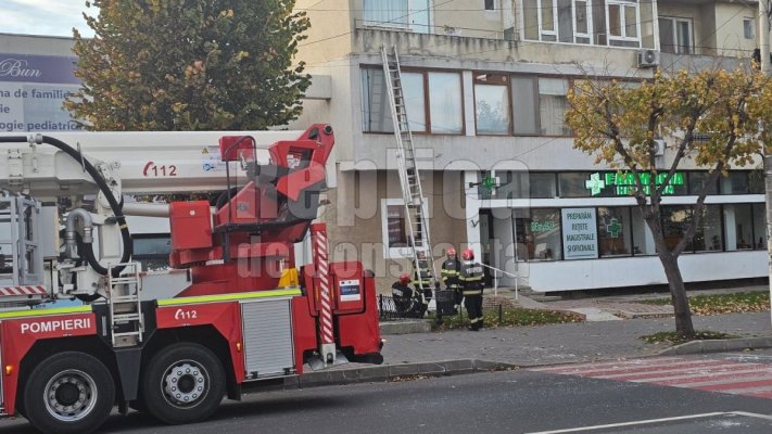 O femeie din Mangalia a luat trecătorii la țintă cu sticle