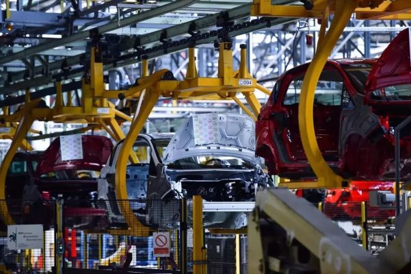 Un producător german de piese auto închide fabrici din Austria și Anglia și relochează producția în România și Slovacia