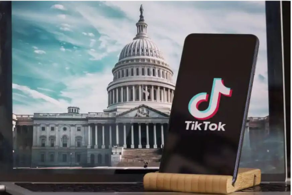 TikTok e într-o cursă contracronometru pentru a evita interzicerea în Statele Unite
