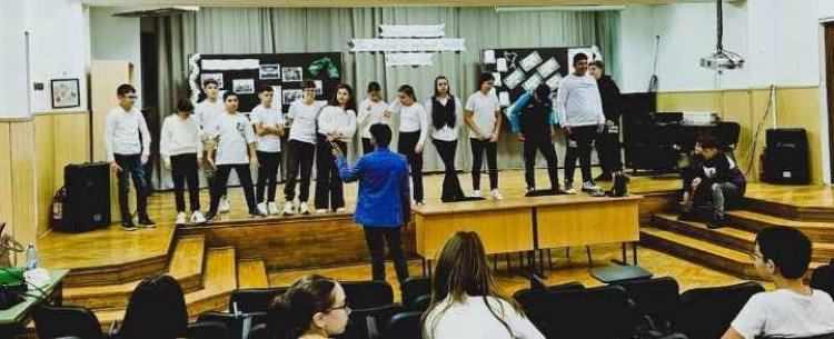 Trupa de teatru din Năvodari s-a făcut remarcată la un eveniment cultural din Brăila