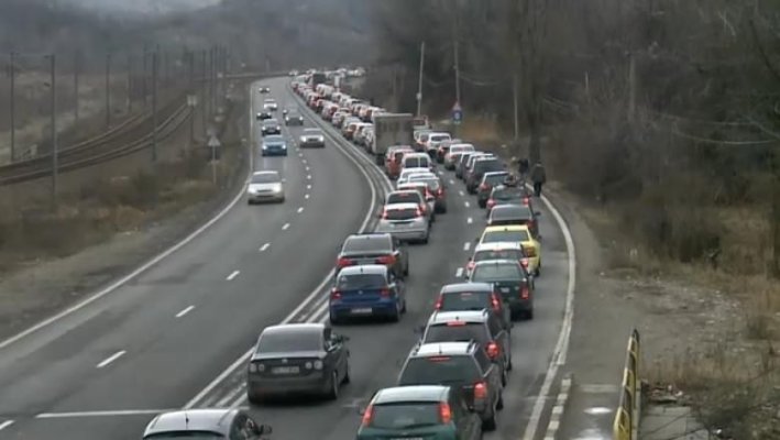Atenţie, şoferi! Trafic intens pe Valea Prahovei
