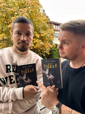 Marinarul „agramat“ din Constanța, provocat de Codin Maticiuc să scrie o carte!