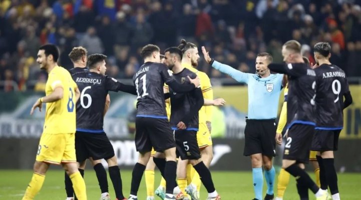 România-Kosovo, final nebun de meci: adversarii au abandonat meciul, după ce Rrahmani a sărit la gâtul lui Alibec 