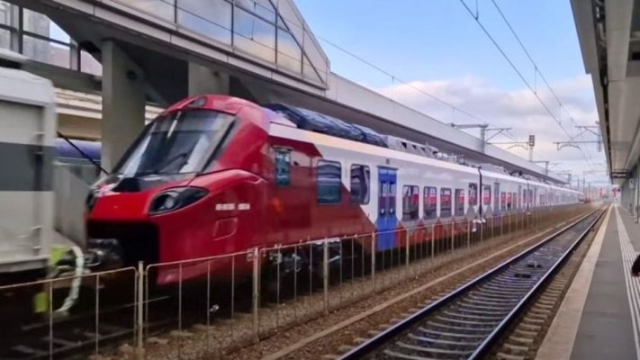 Noul tren electric inaugurat ieri în prezența premierului nu a mai pornit în această dimineață