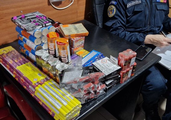 Petarde și artificii comercializate ilegal, descoperite de jandarmii constănțeni