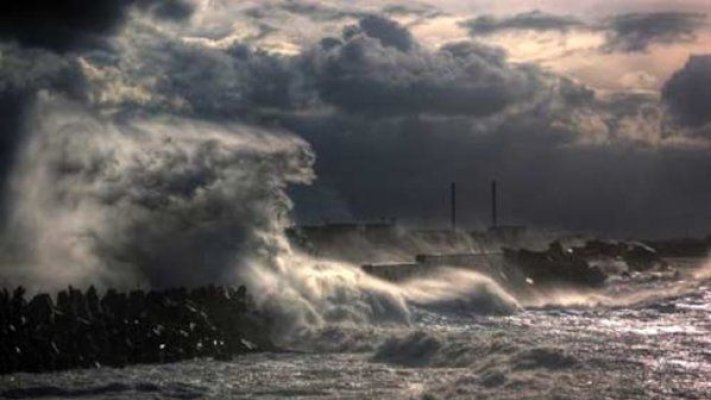 Porturile de la Marea Neagră, închise din cauza vântului puternic