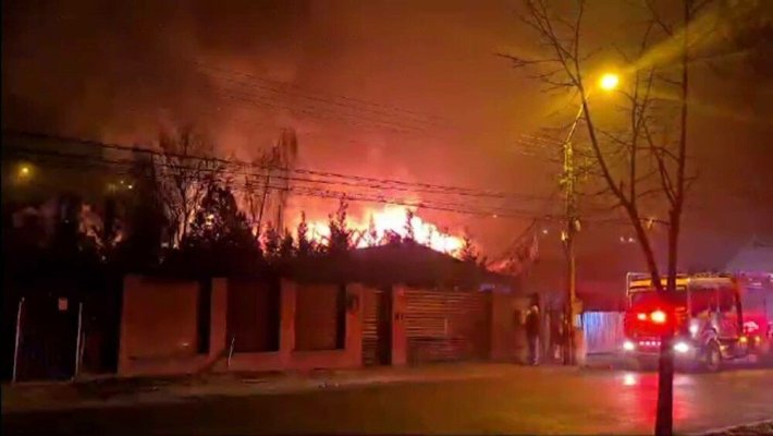 Incendiu puternic la Mangalia! Un bărbat a ars de viu în casă