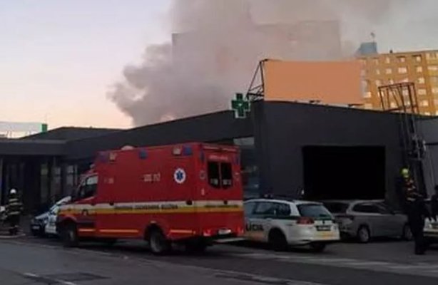 Pagube materiale de un milion de euro, după ce un copil de 7 ani a dat foc intenționat unui supermarket